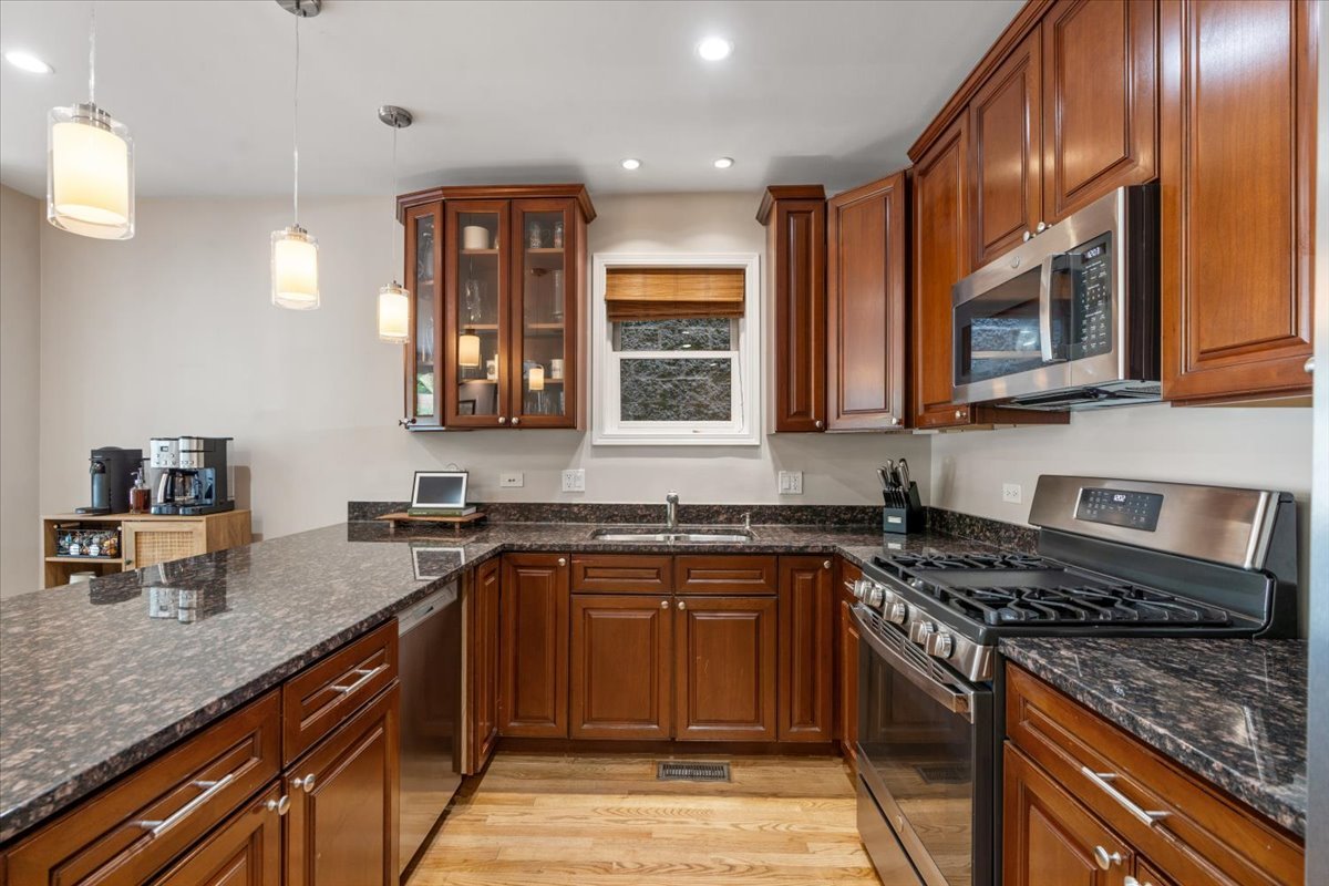 1517 N Bosworth Avenue Unit: 1
