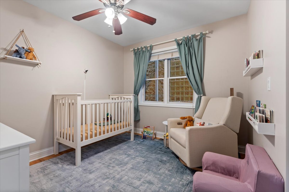 1517 N Bosworth Avenue Unit: 1