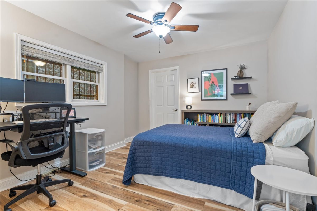 1517 N Bosworth Avenue Unit: 1