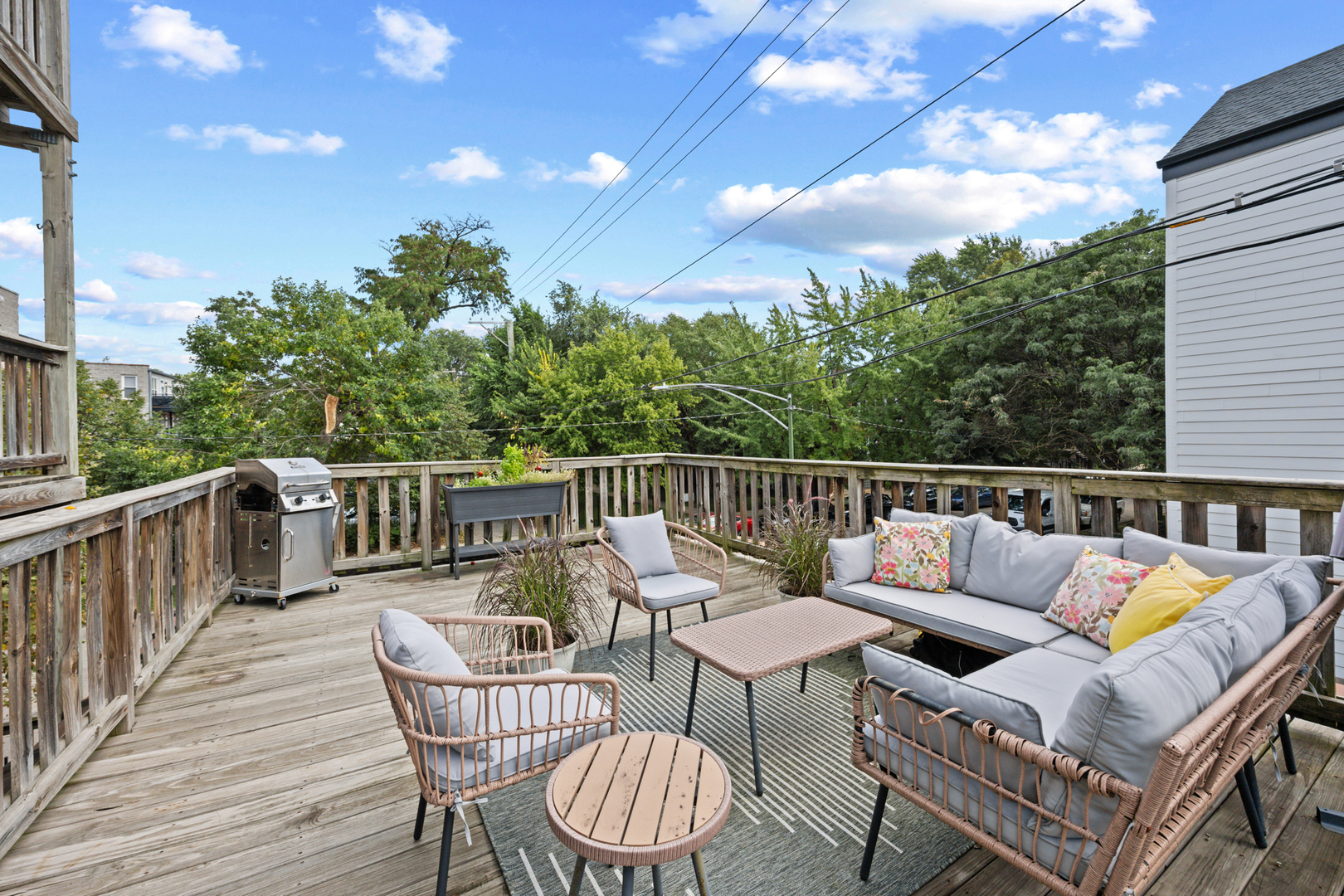 2148 N Sawyer Avenue Unit: 2S
