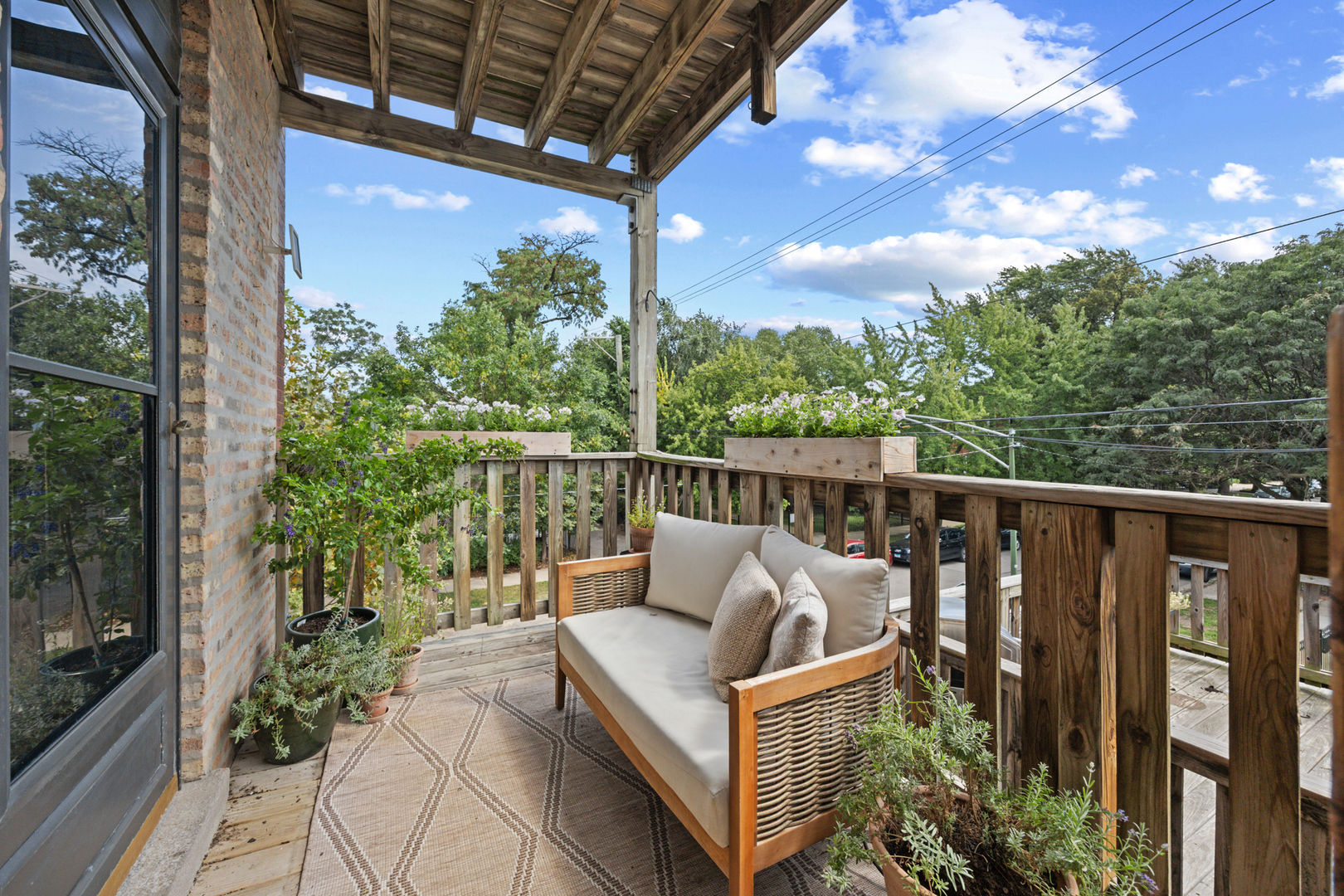 2148 N Sawyer Avenue Unit: 2S