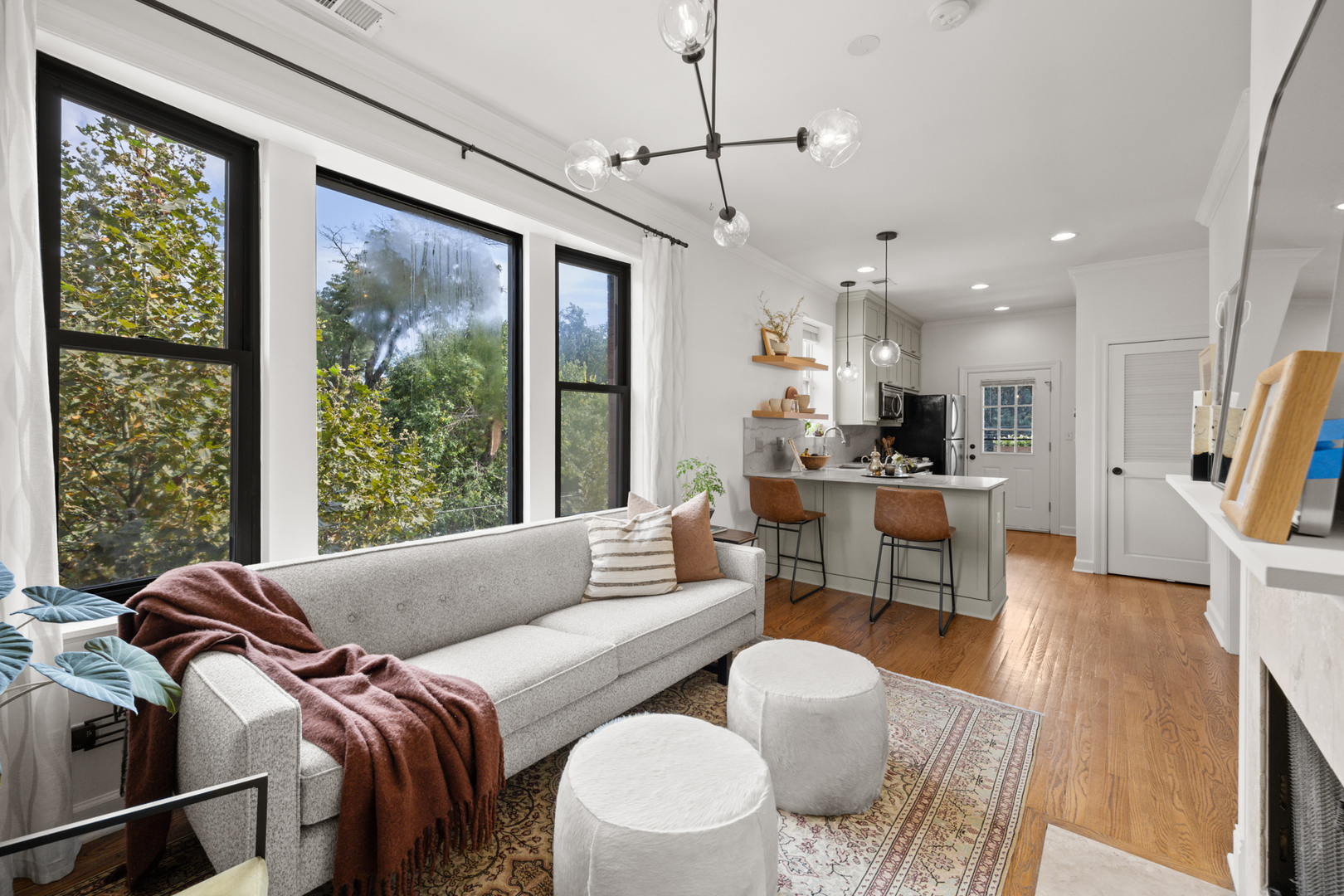 2148 N Sawyer Avenue Unit: 2S