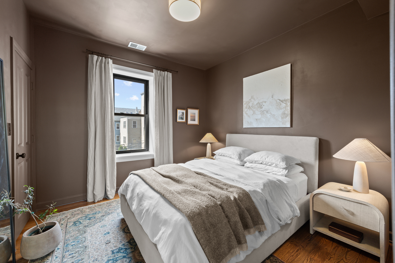 2148 N Sawyer Avenue Unit: 2S
