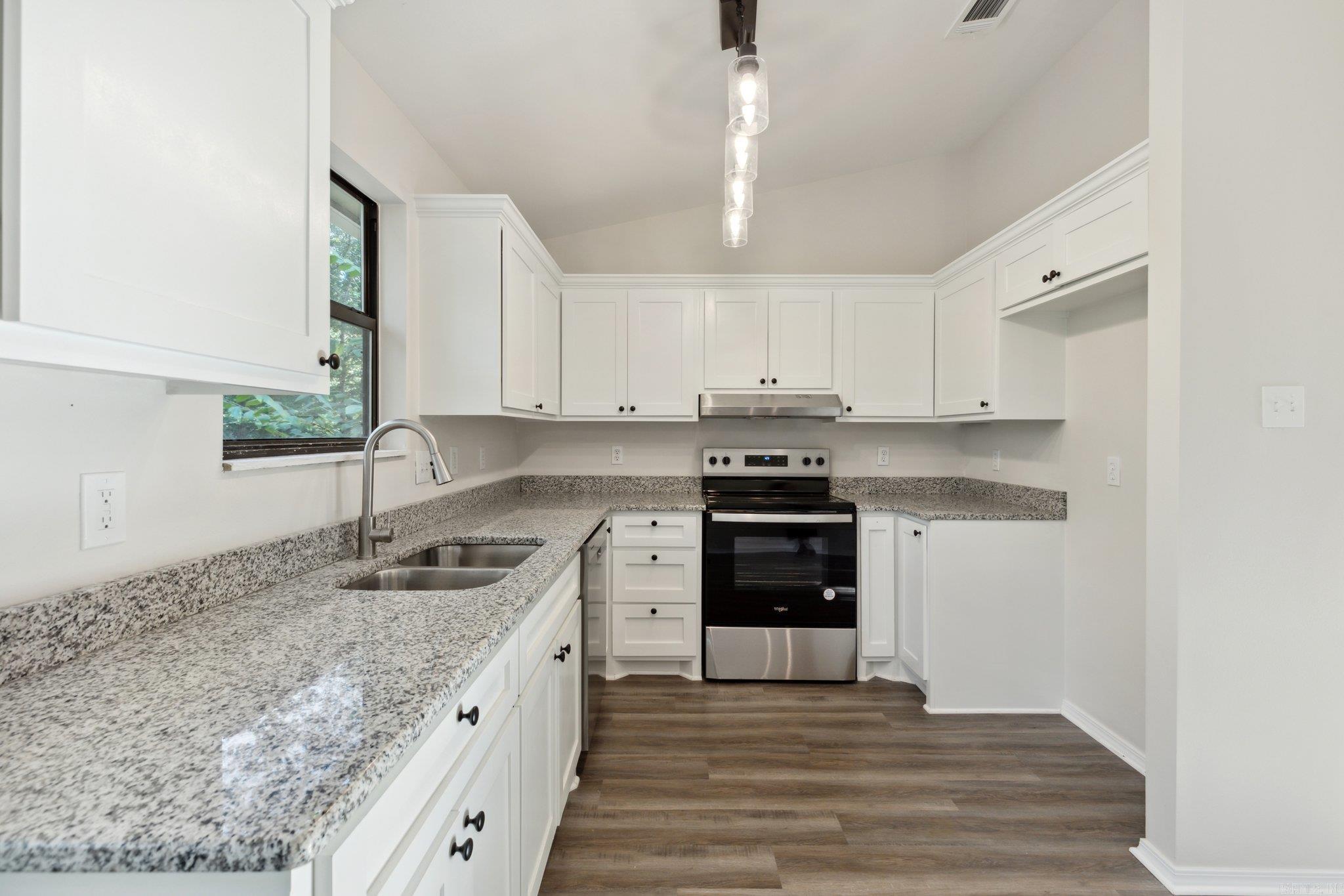 9 Kings Pointe Cove