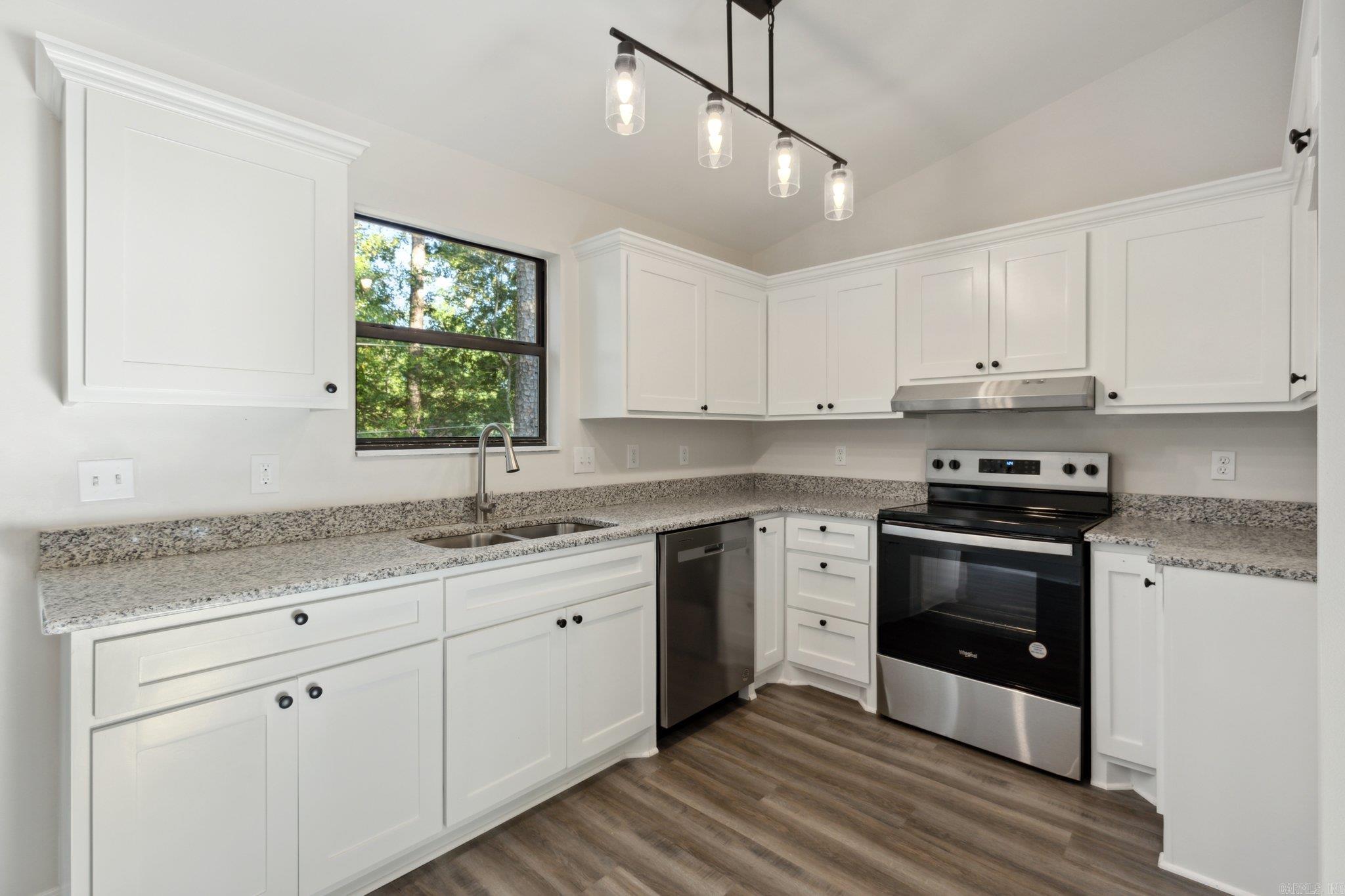 9 Kings Pointe Cove