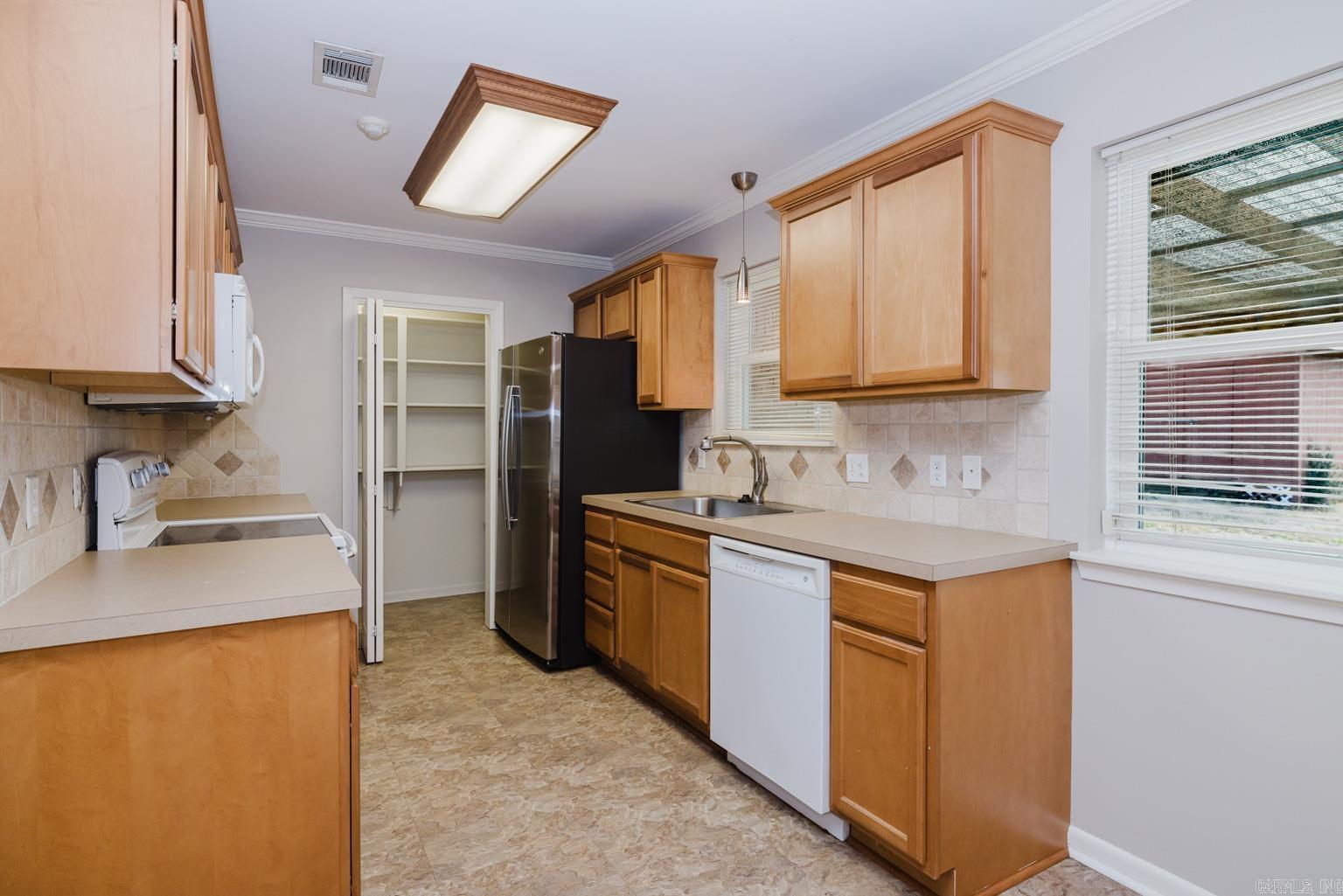 6909 Briarwood