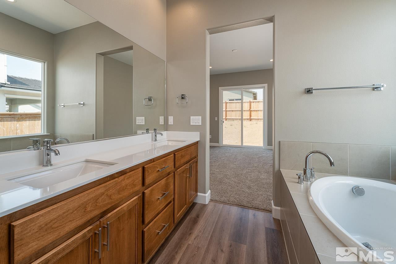 207 Starboard Drive Unit: LOT 354