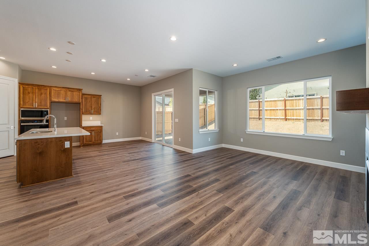207 Starboard Drive Unit: LOT 354