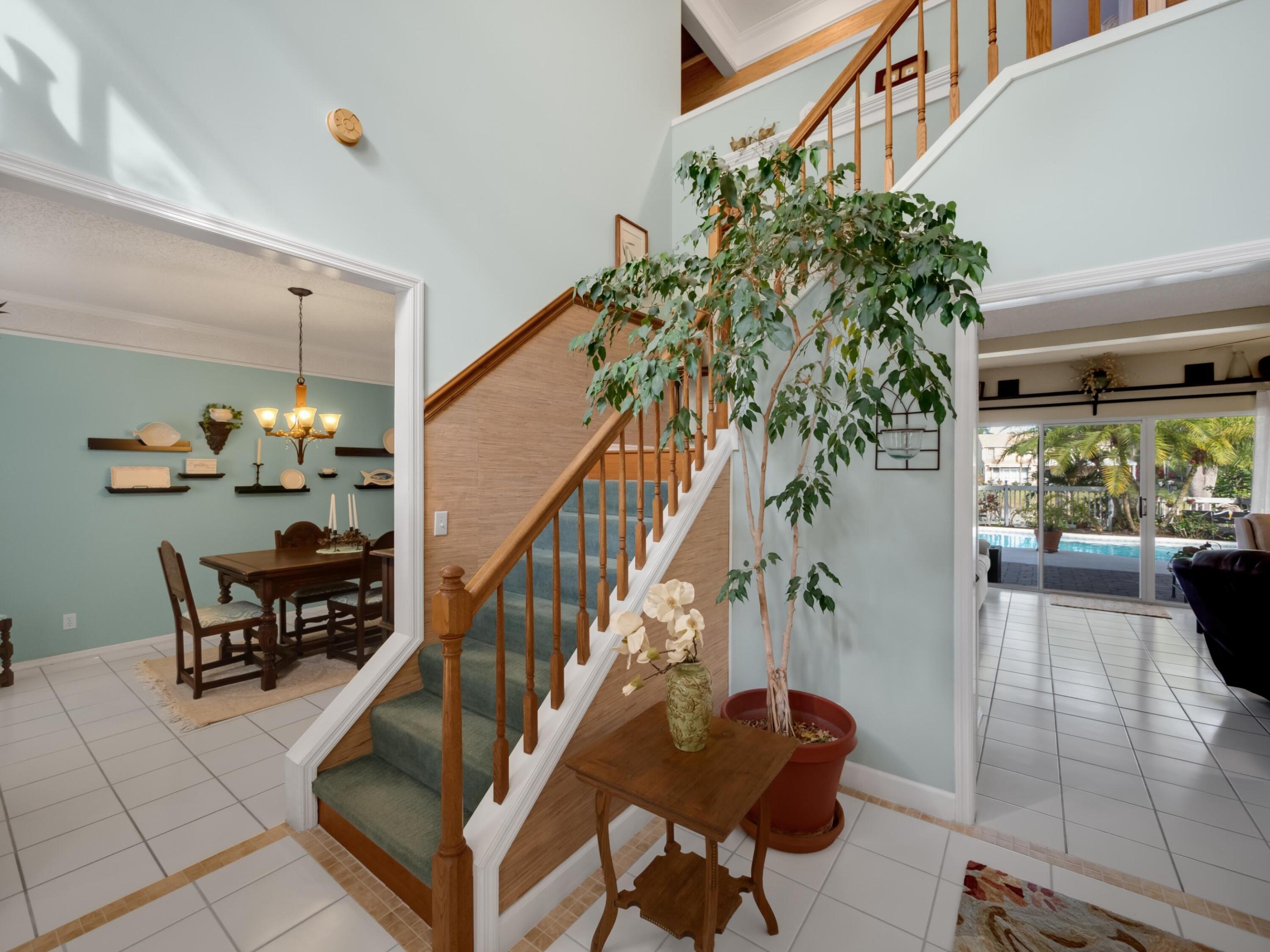 1005 Pine Lake Circle