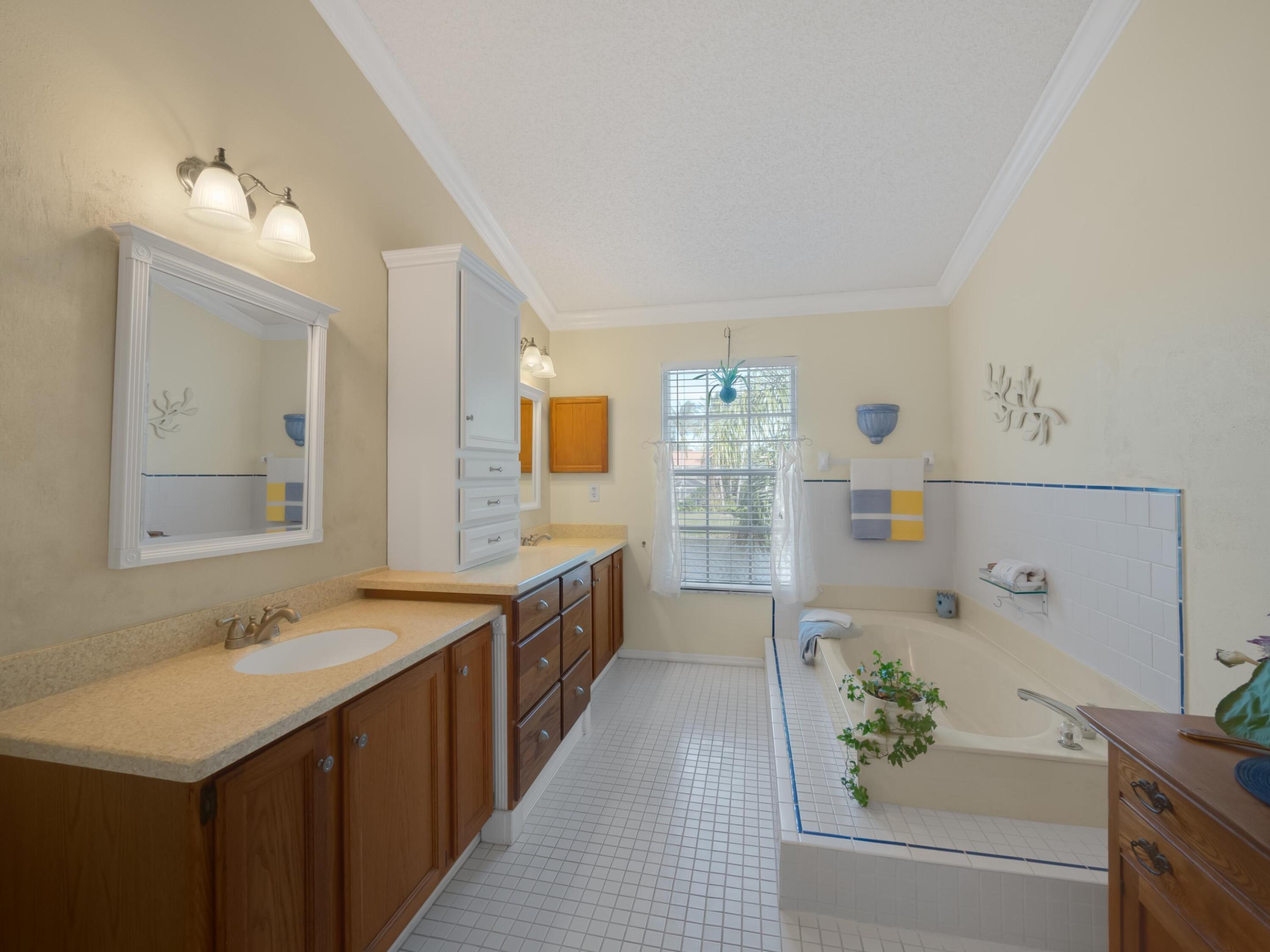 1005 Pine Lake Circle