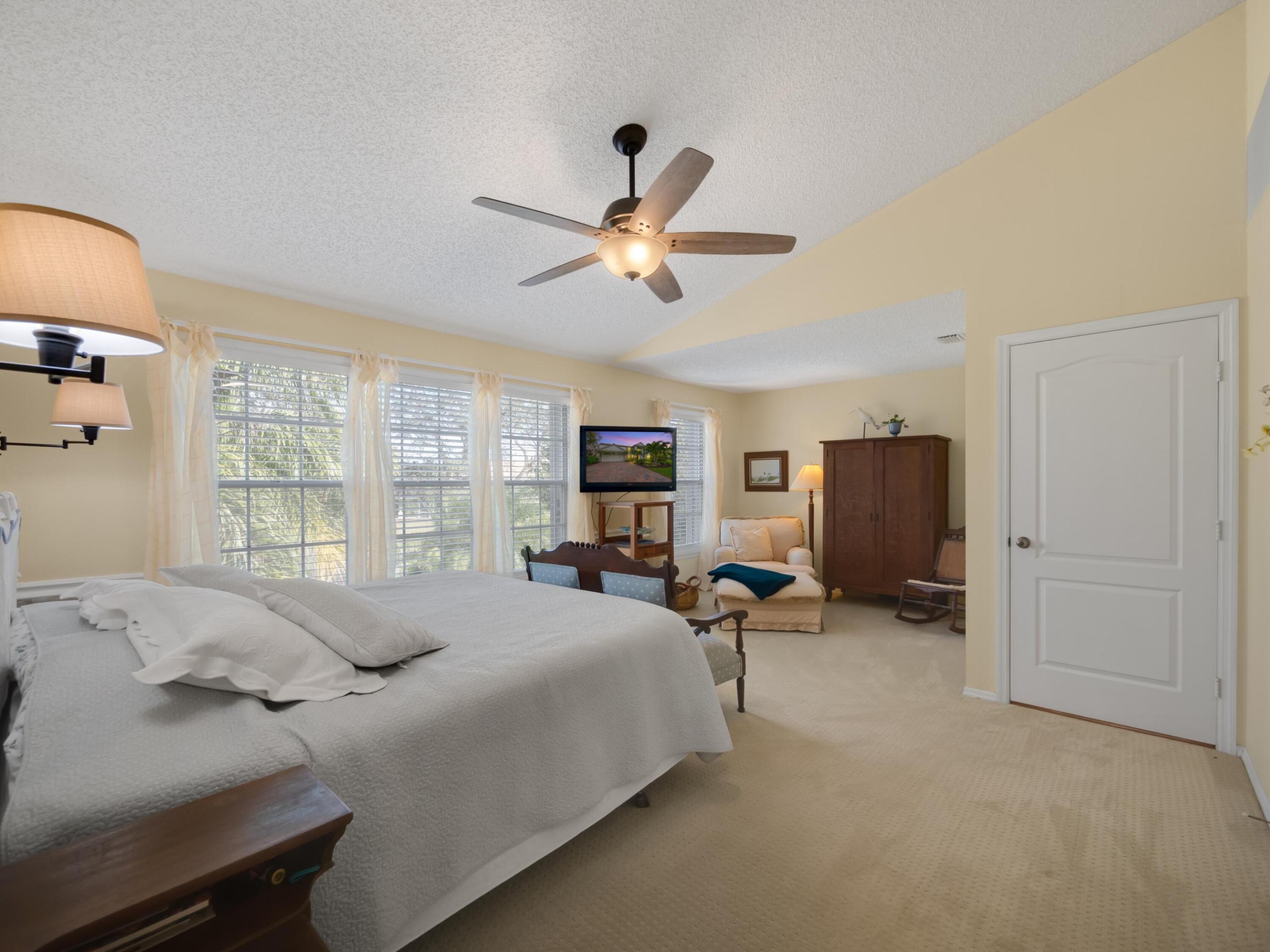 1005 Pine Lake Circle