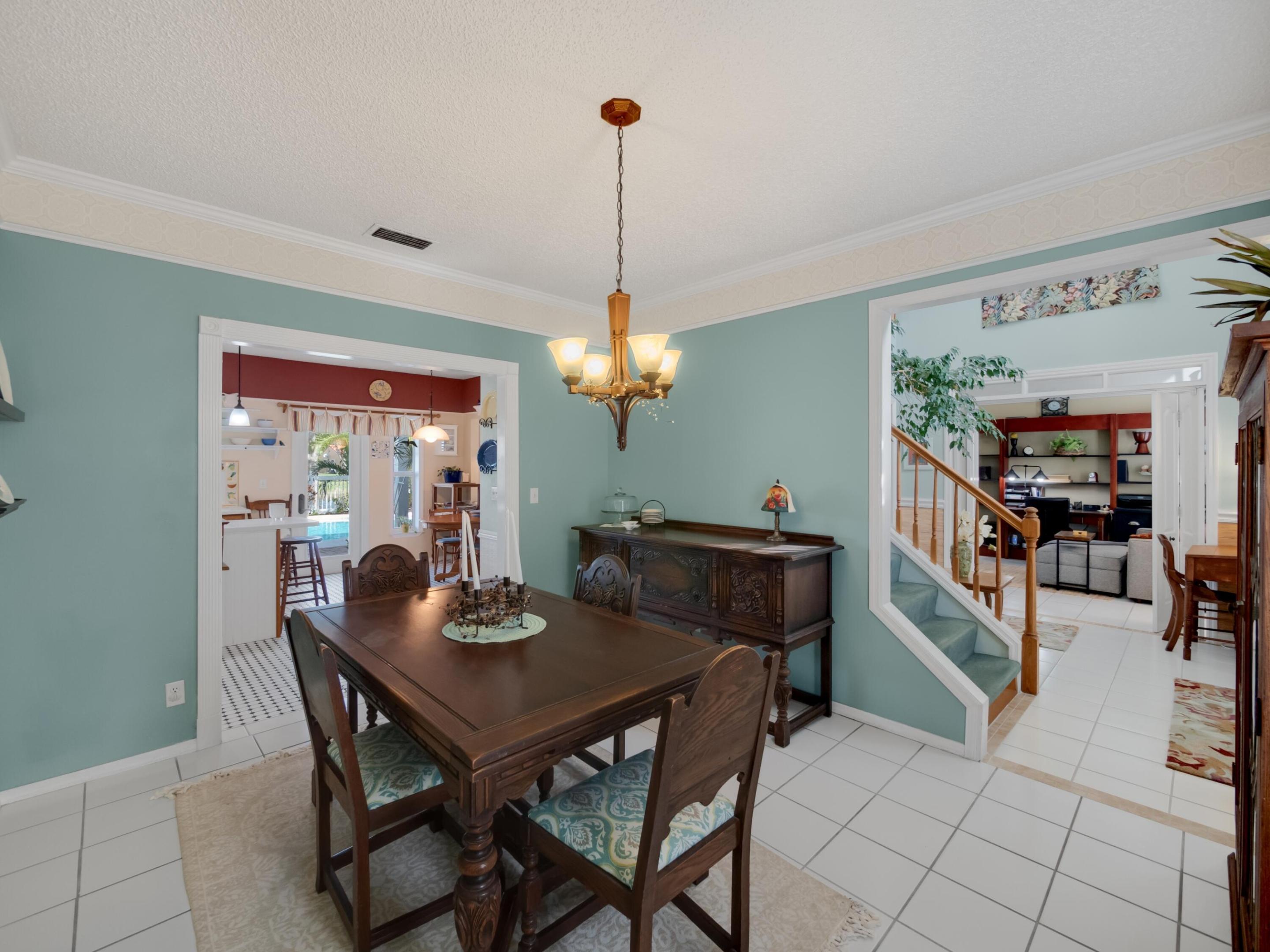 1005 Pine Lake Circle