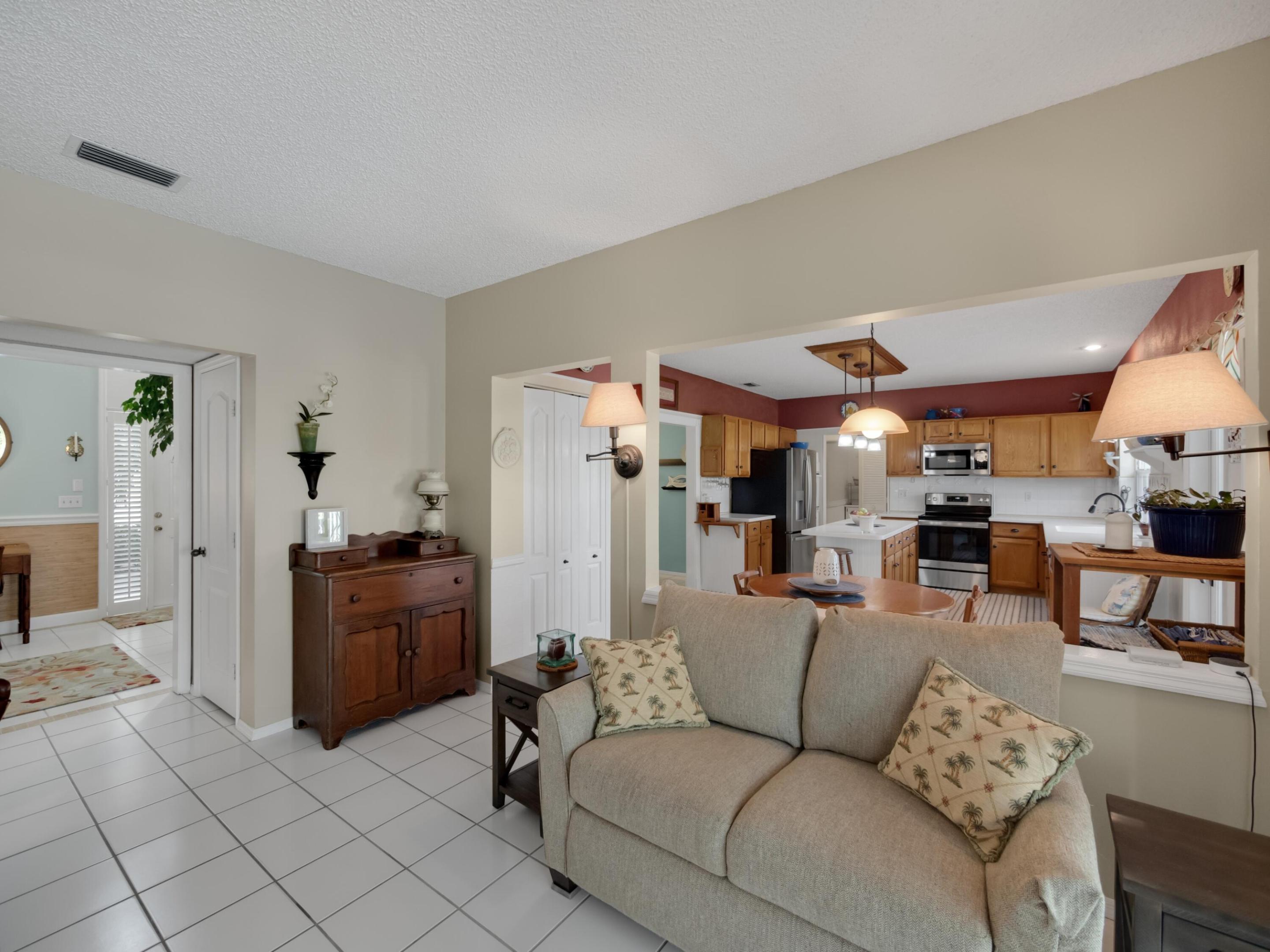 1005 Pine Lake Circle