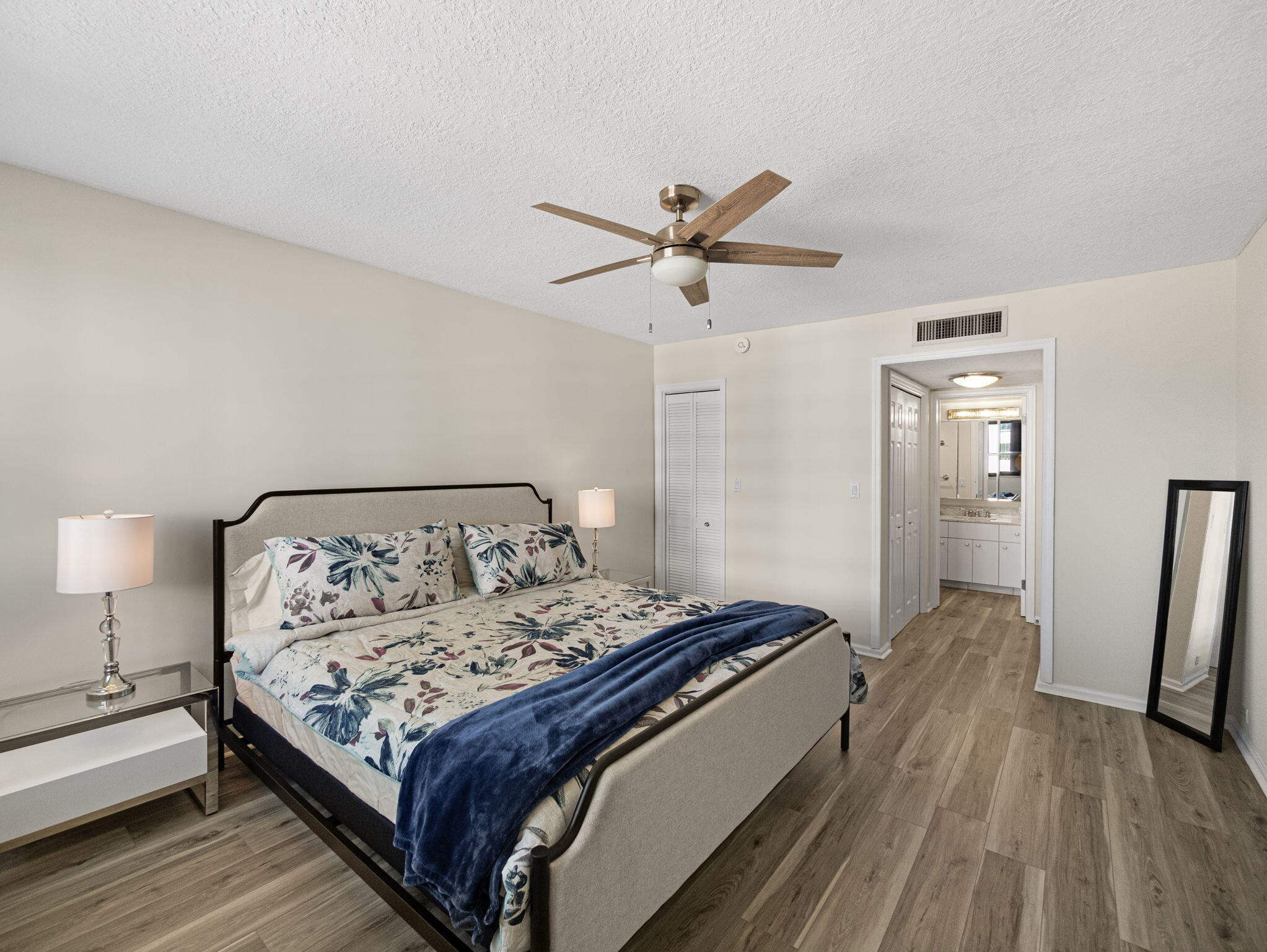 1200 Marine Way 401
