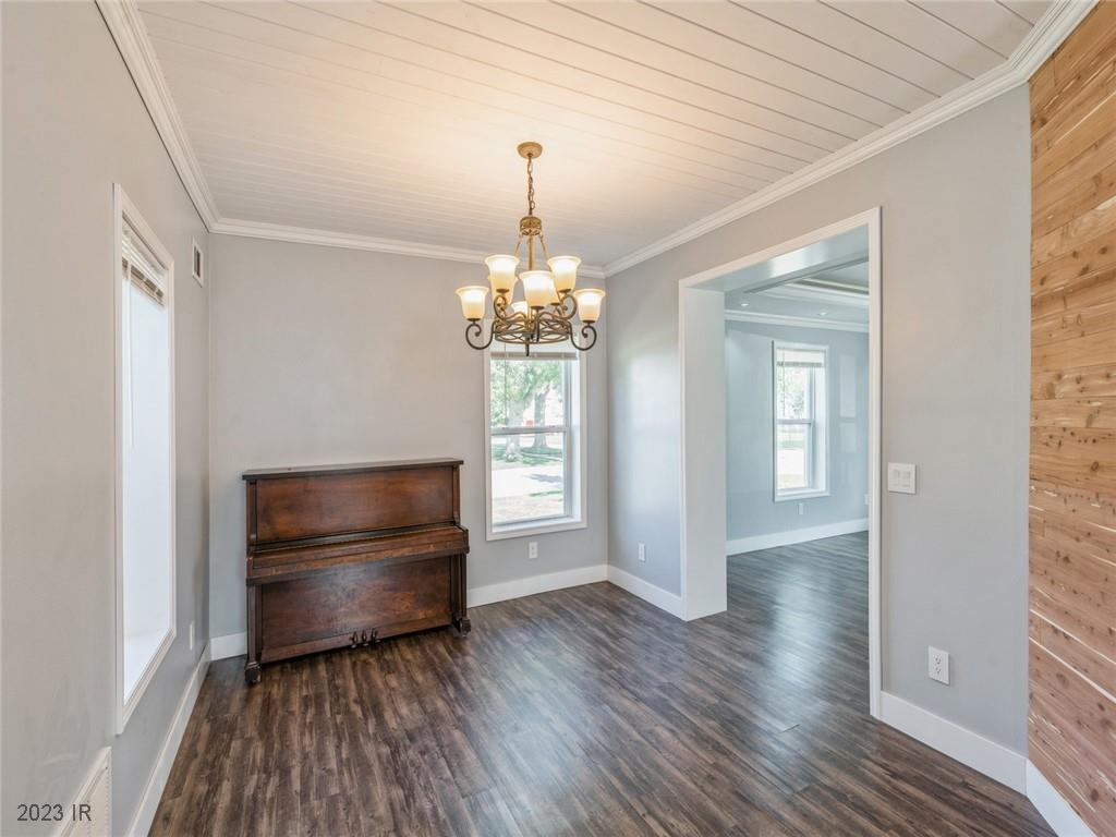 101 W Douglas Street