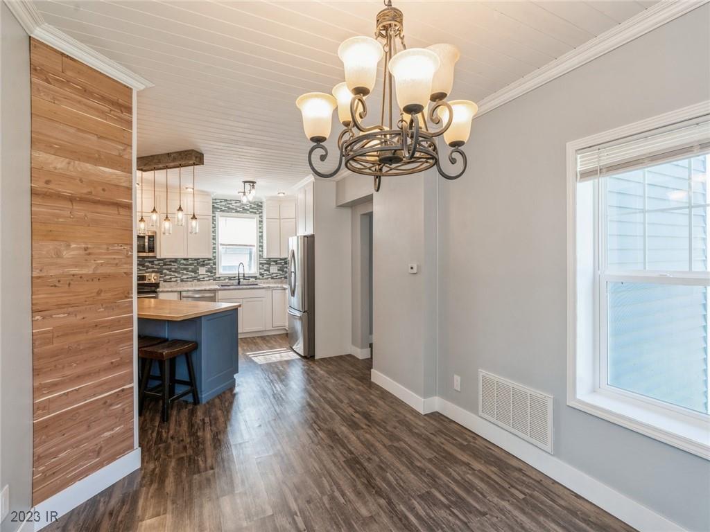 101 W Douglas Street