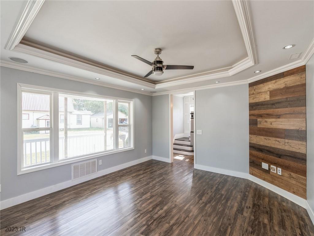 101 W Douglas Street