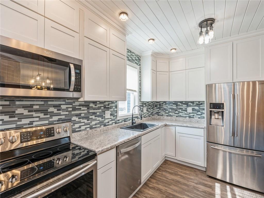 101 W Douglas Street