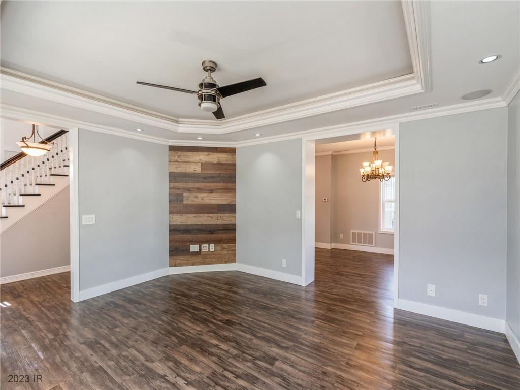 101 W Douglas Street