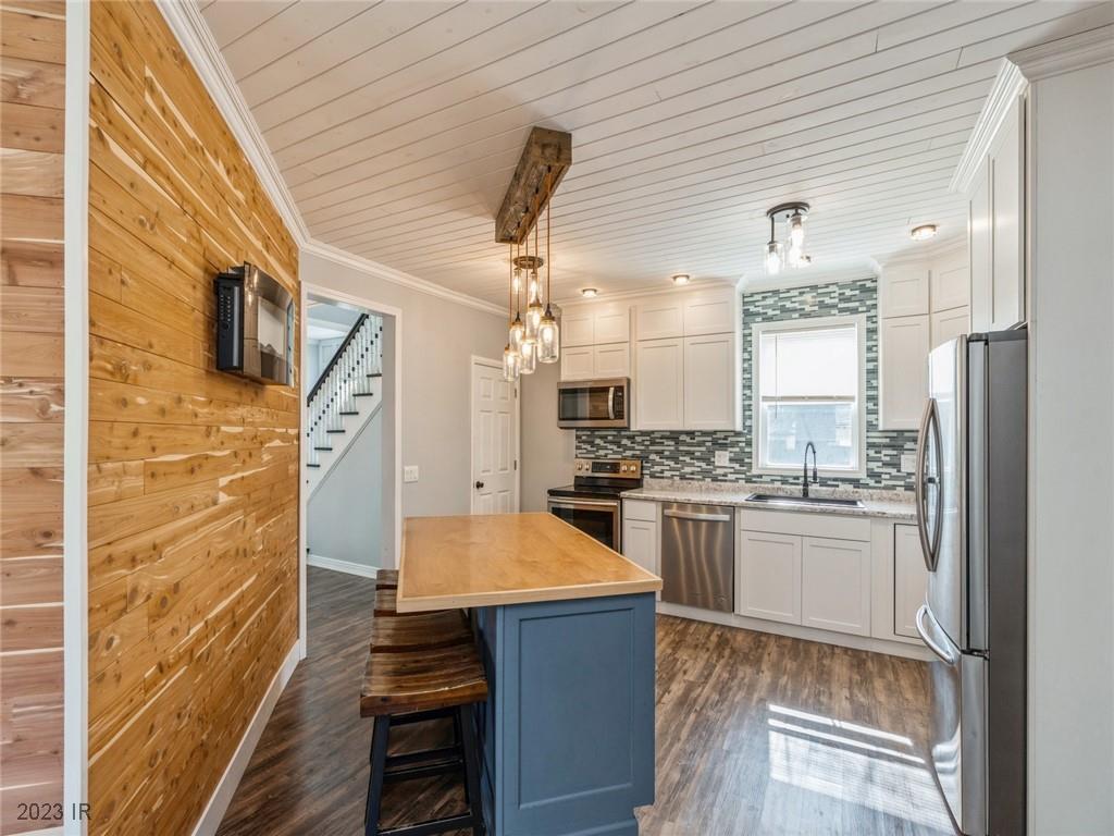 101 W Douglas Street