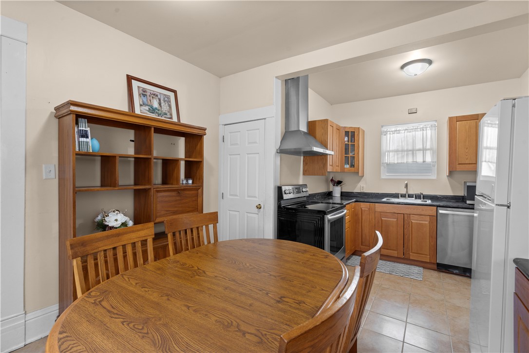 521 University Street