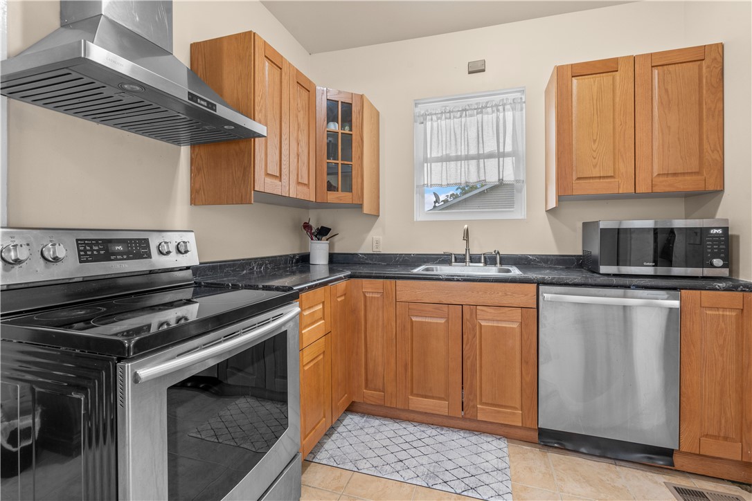 521 University Street