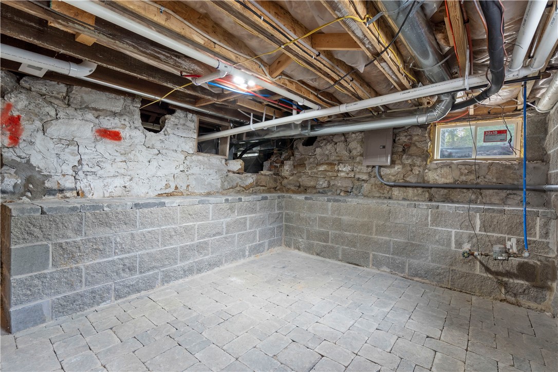 521 University Street