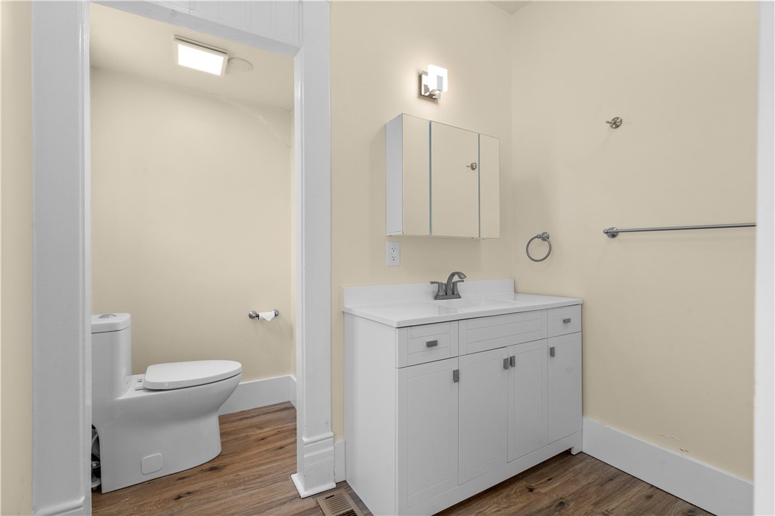 521 University Street