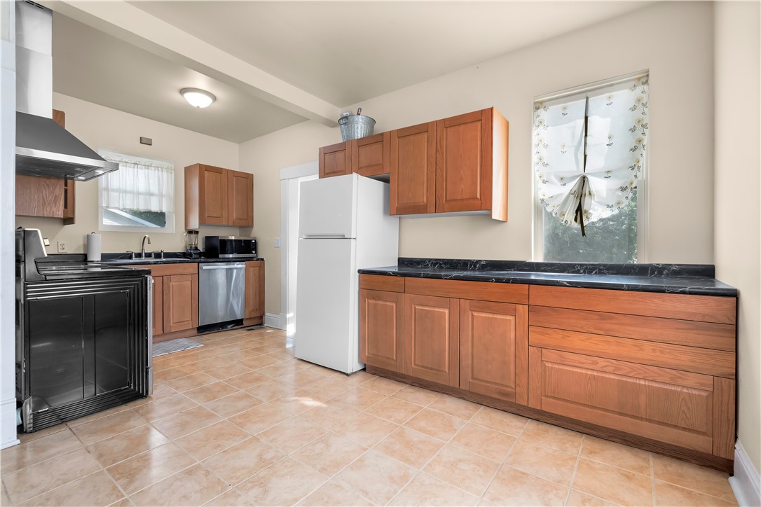 521 University Street