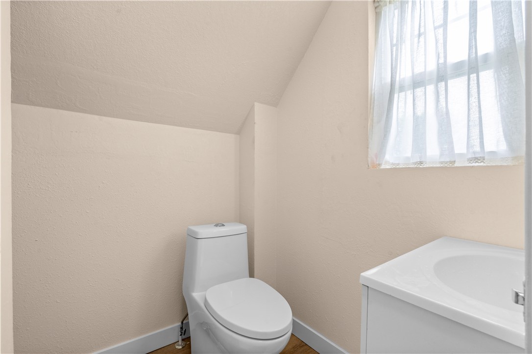 521 University Street