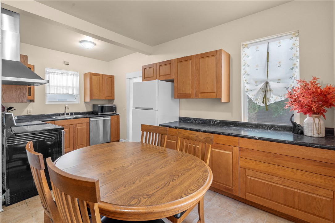 521 University Street