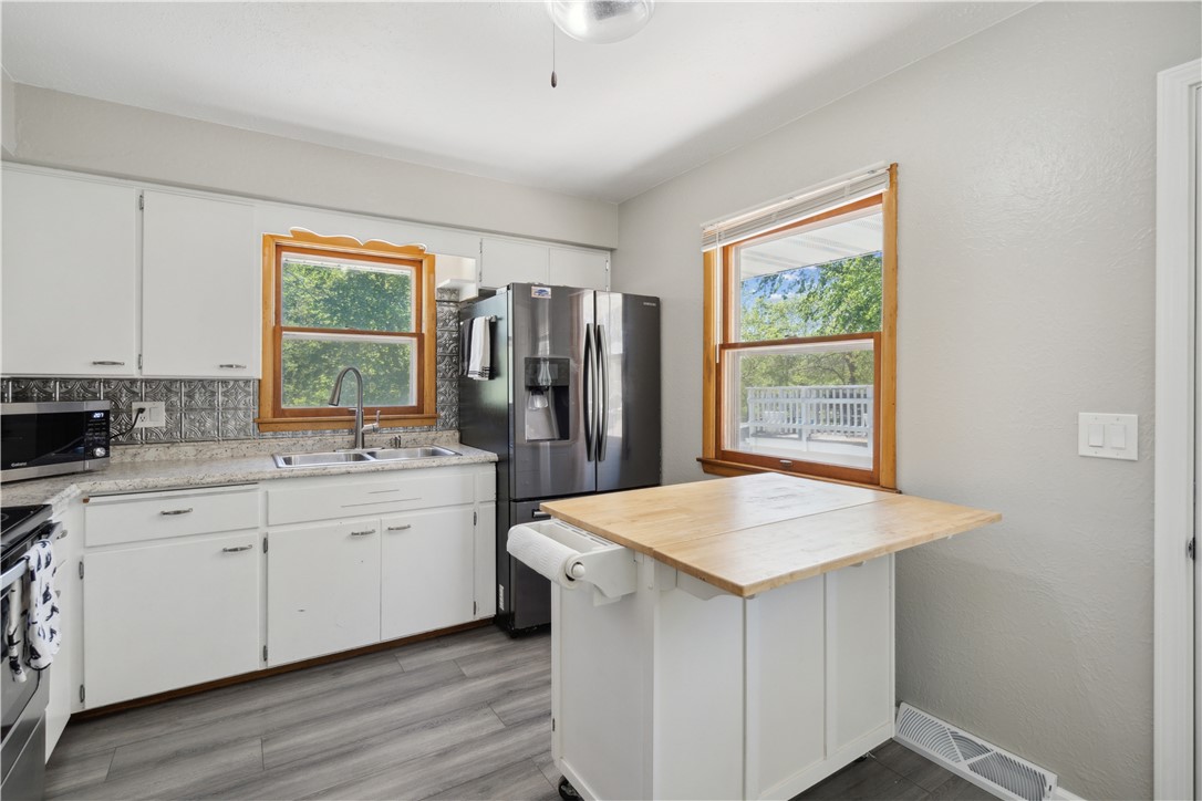 514 E Competine Street