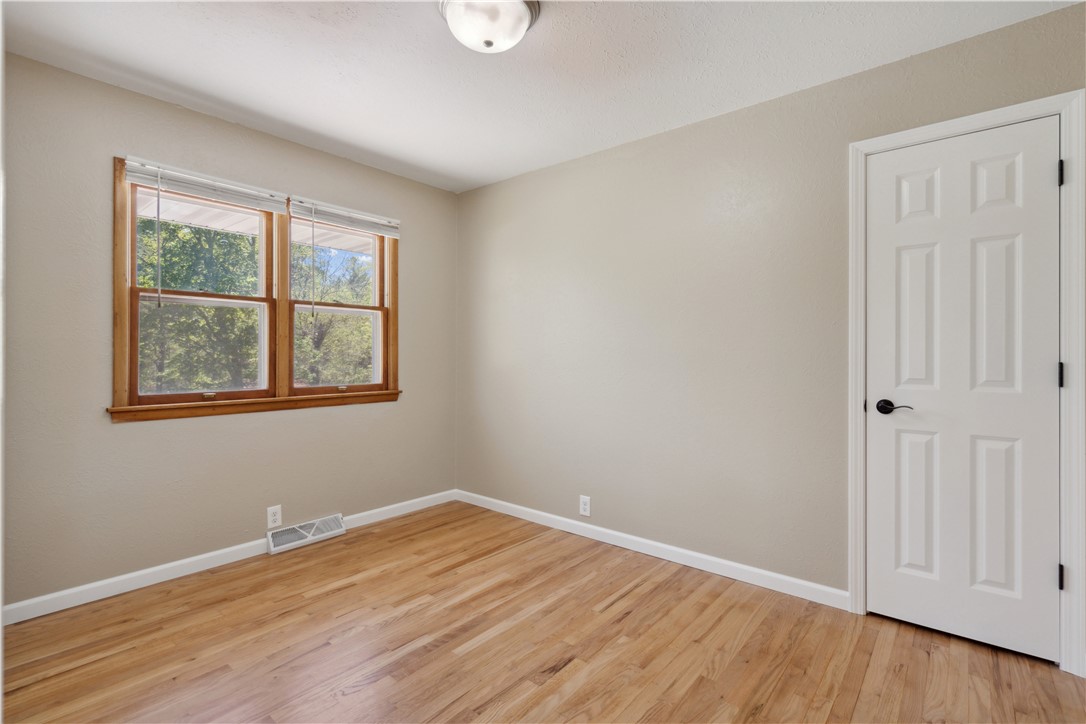 514 E Competine Street