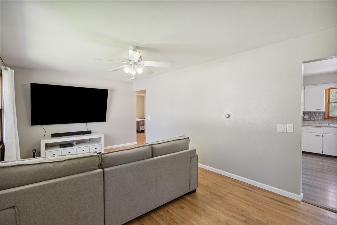 514 E Competine Street