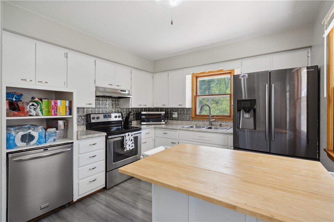 514 E Competine Street