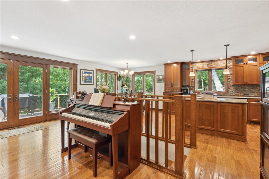 2512 W Larson Street