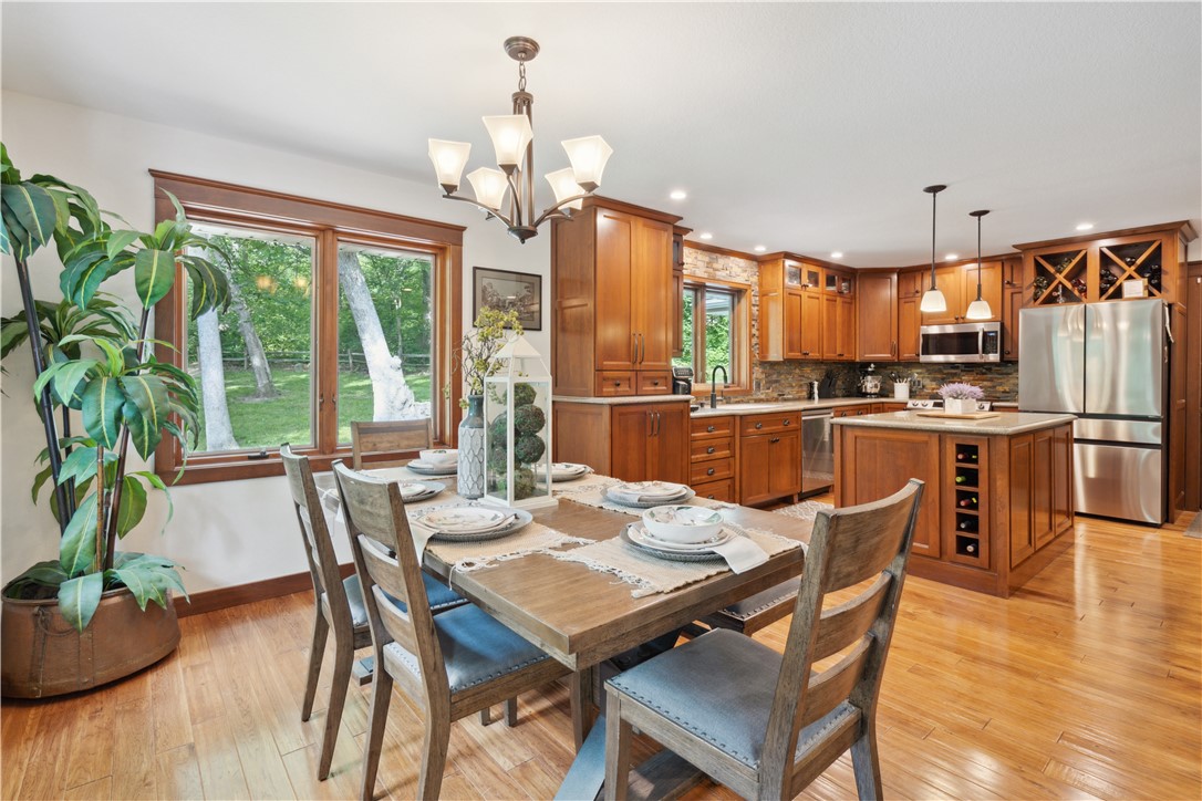 2512 W Larson Street