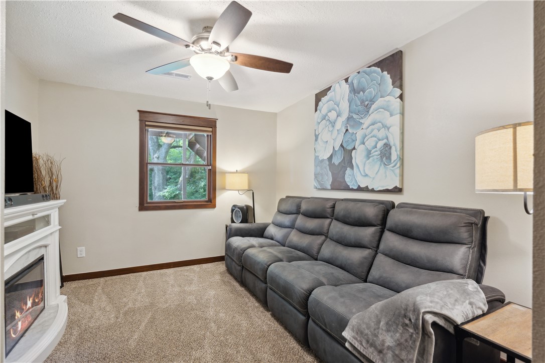 2512 W Larson Street