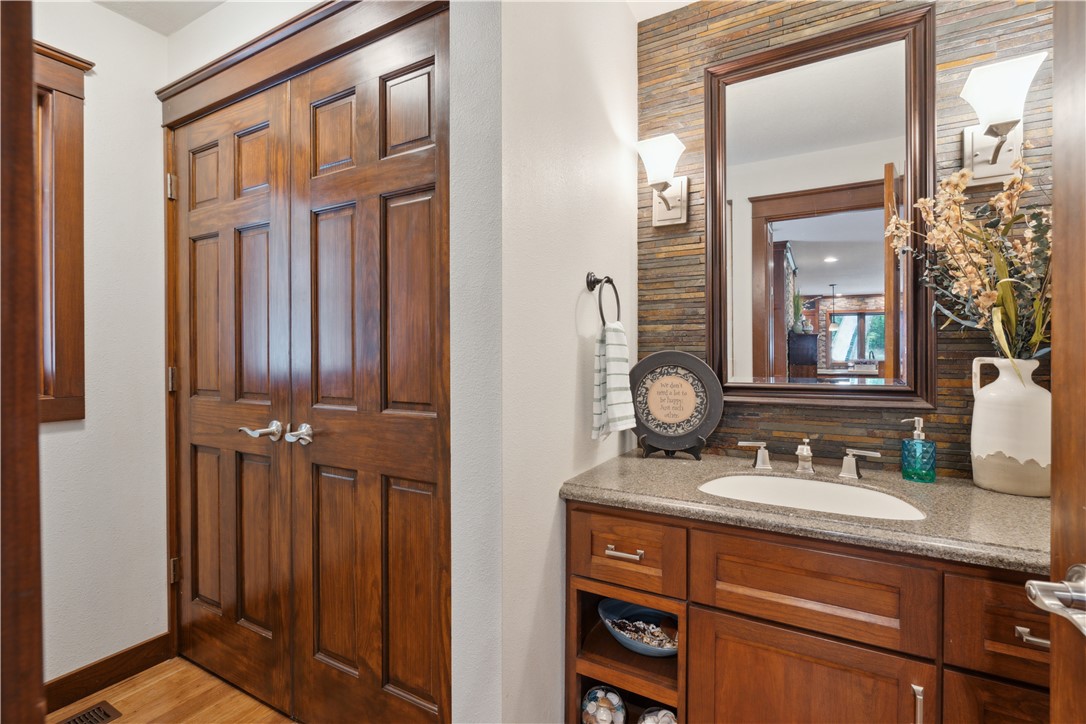 2512 W Larson Street