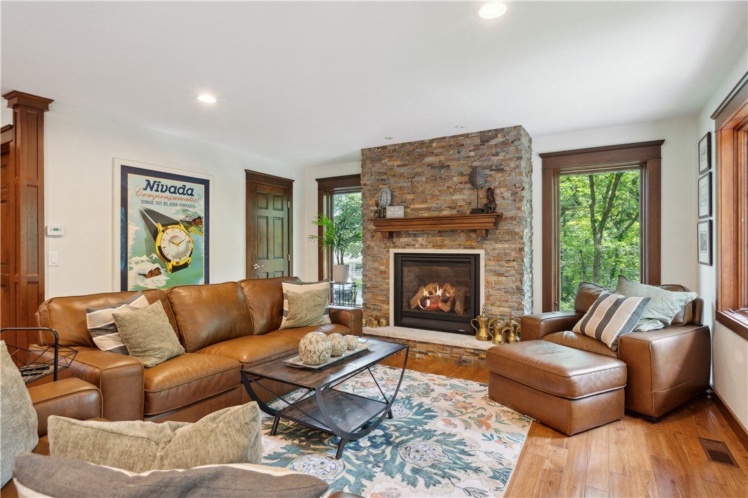 2512 W Larson Street