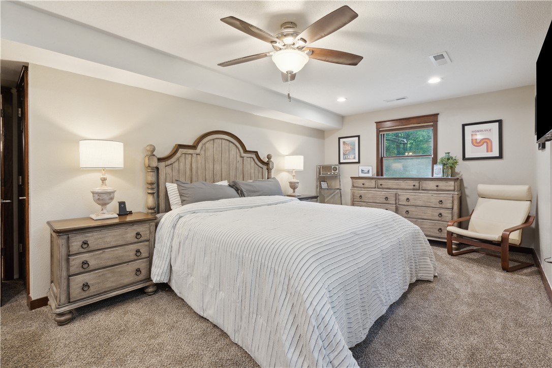 2512 W Larson Street