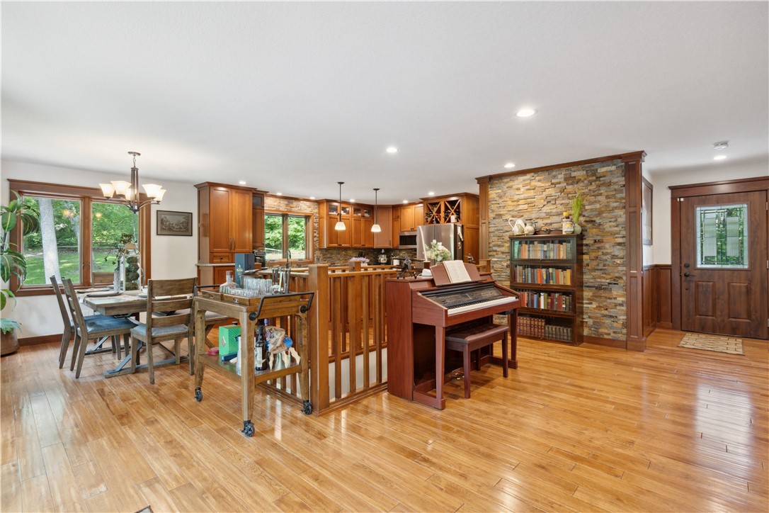 2512 W Larson Street