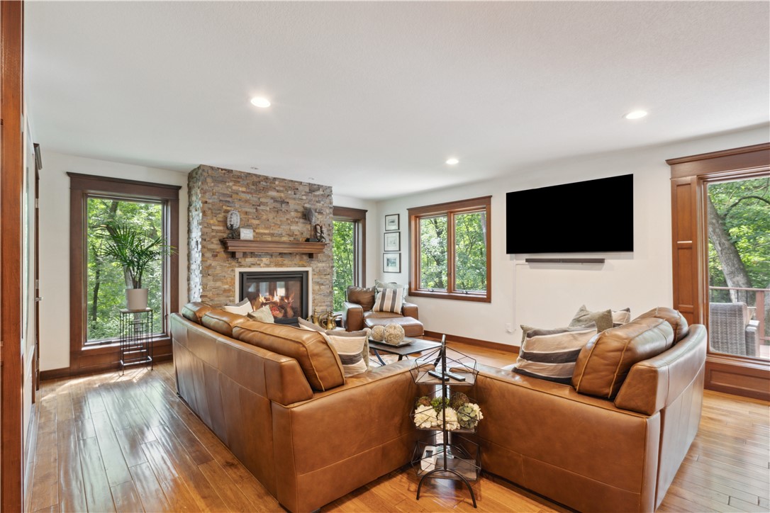 2512 W Larson Street