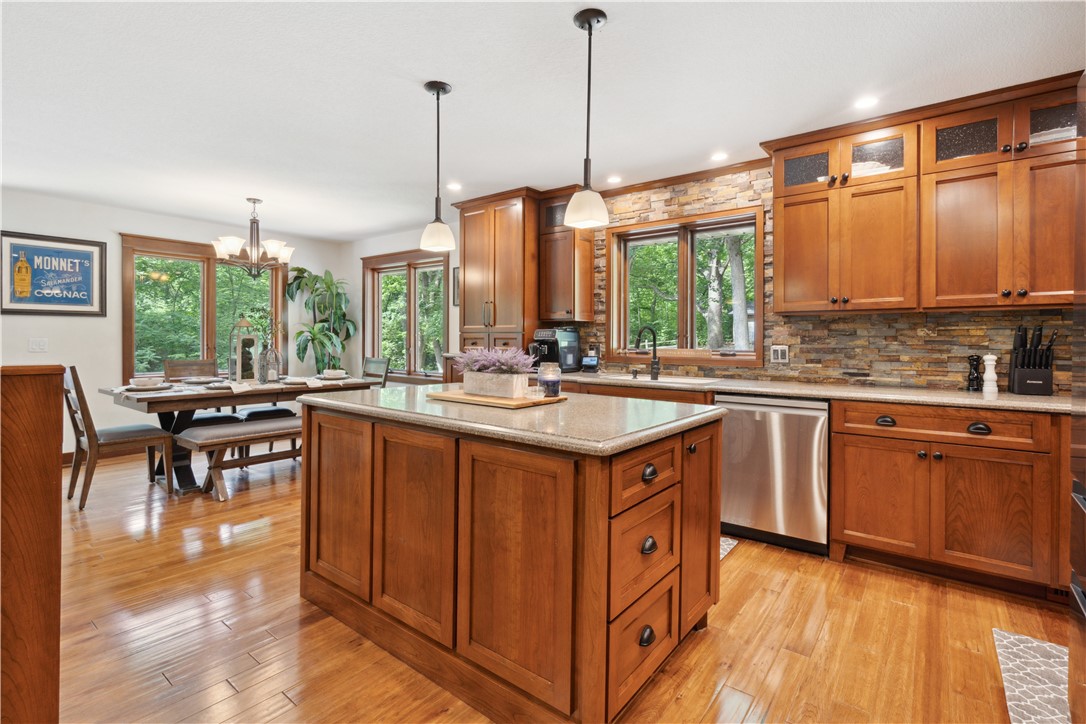 2512 W Larson Street