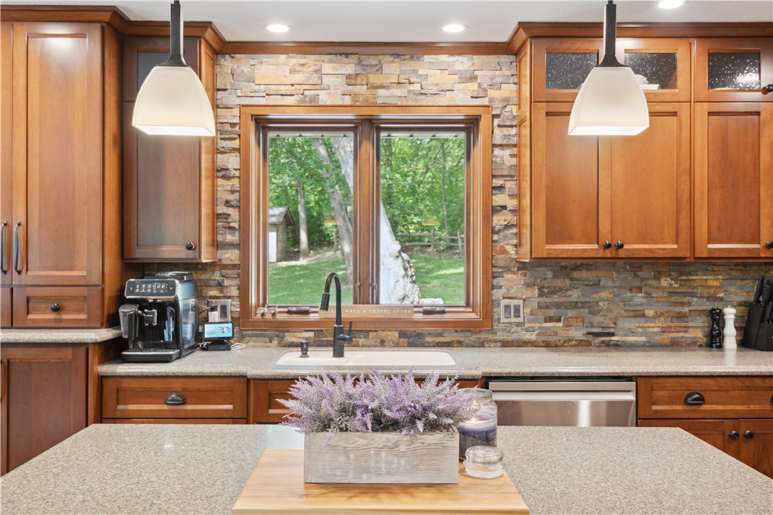 2512 W Larson Street