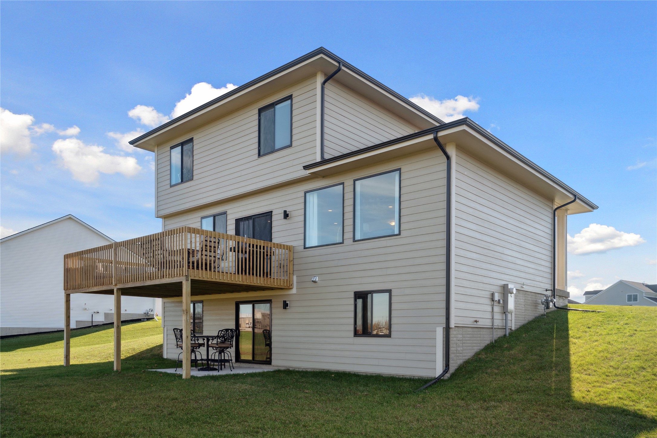 900 Lakeview Drive