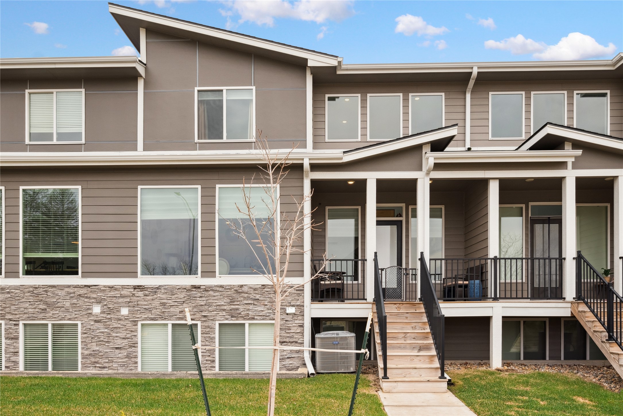 105 NW Prescott Lane