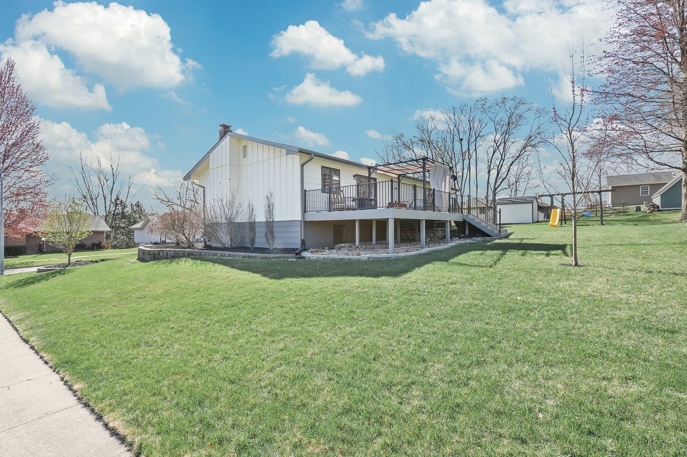 1323 E 7th Street
