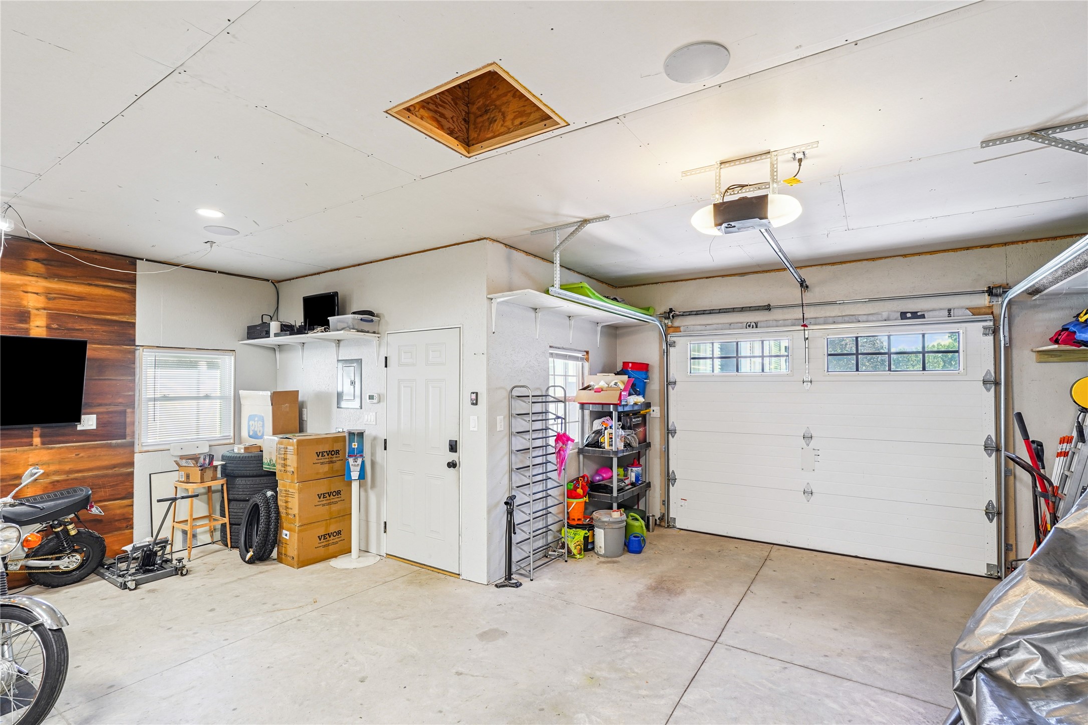 905 E First Street