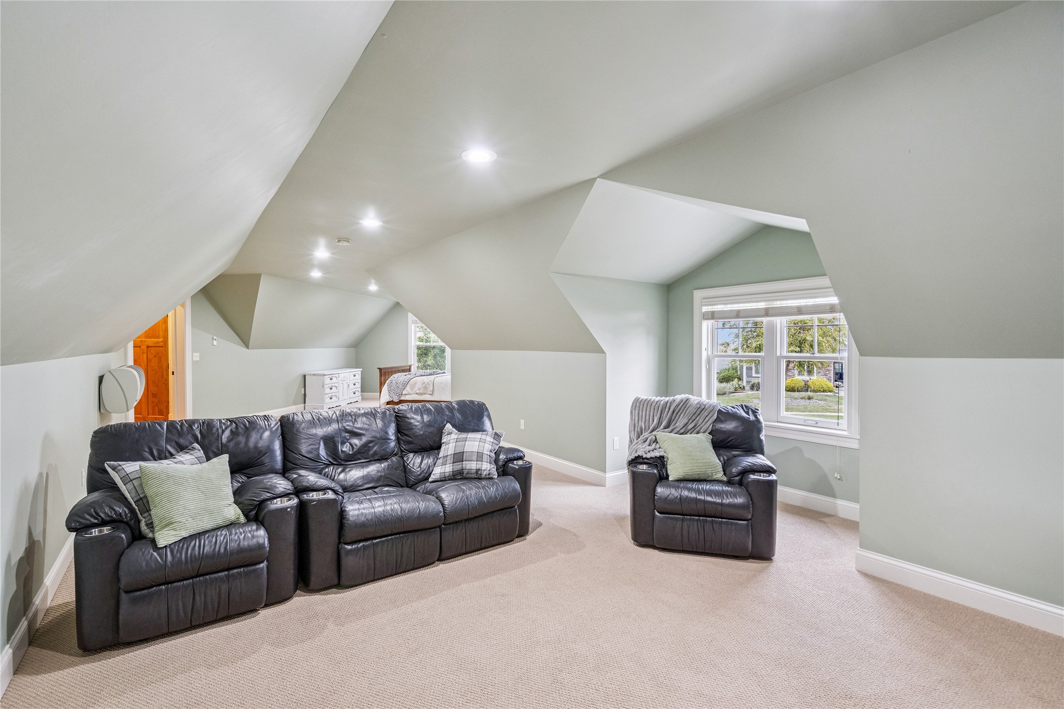 1025 Meadow Crest Drive